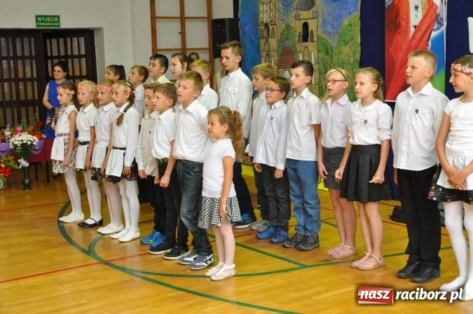 Zdjęcie w galerii na portalu naszraciborz.pl: Święto patrona w Katolickiej Niepublicznej Szkole Podstawowej im. bł. Jana Pawła II w Raciborzu-Sudole wiadomości z regionu