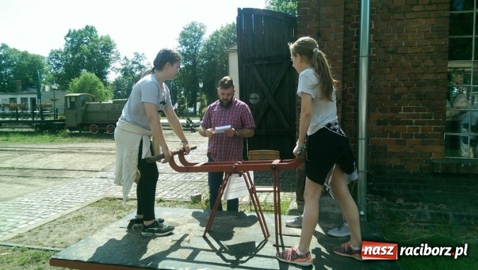 Zdjęcie w galerii na portalu naszraciborz.pl: Komers inaczej w Szkole Podstawowej nr 4  wiadomości z regionu