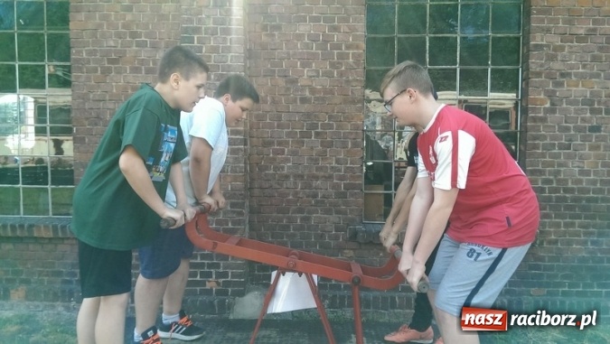 Zdjęcie w galerii na portalu naszraciborz.pl: Komers inaczej w Szkole Podstawowej nr 4  wiadomości z regionu