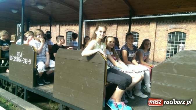 Zdjęcie w galerii na portalu naszraciborz.pl: Komers inaczej w Szkole Podstawowej nr 4  wiadomości z regionu