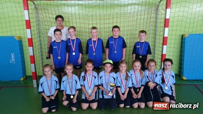 Zdjęcie w galerii na portalu naszraciborz.pl: Finał szczypiorniaka w Pawłowie wiadomości z regionu