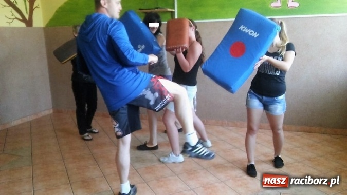 Zdjęcie w galerii na portalu naszraciborz.pl: Bezpieczna kobieta - prelekcja i warsztaty połączone z kursem samoobrony wiadomości z regionu