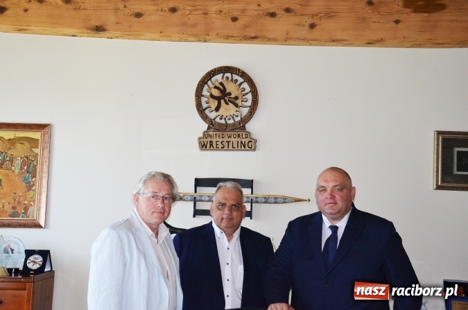 Zdjęcie w galerii na portalu naszraciborz.pl: Grzegorz Pieronkiewicz z wizytą u prezydenta UWW - Nenada Lalovica wiadomości z regionu