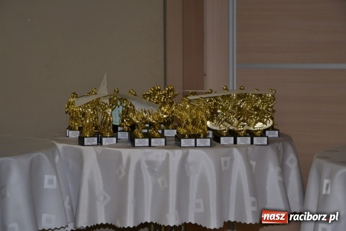 Zdjęcie w galerii na portalu naszraciborz.pl: W Tworkowie wręczono nagrody dla wyróżniających się uczniów gminy Krzyżanowice wiadomości z regionu