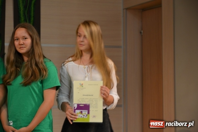 Zdjęcie w galerii na portalu naszraciborz.pl: W Tworkowie wręczono nagrody dla wyróżniających się uczniów gminy Krzyżanowice wiadomości z regionu