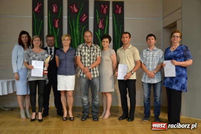 Zdjęcie w galerii na portalu naszraciborz.pl: W Tworkowie wręczono nagrody dla wyróżniających się uczniów gminy Krzyżanowice wiadomości z regionu