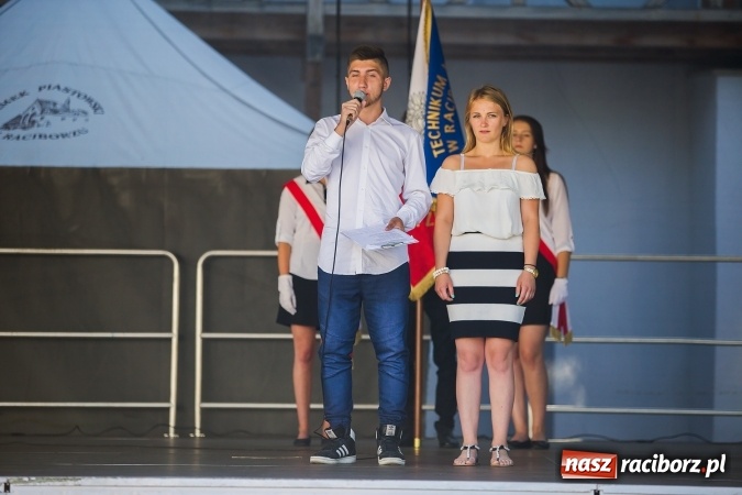 Zdjęcie w galerii na portalu naszraciborz.pl: Zakończenie roku szkolnego CKZiU nr 1 na zamku. Nagroda dla jednego z uczni&oacute;w w konkursie Inkubator szkolnych biznes&oacute;w wiadomości z regionu