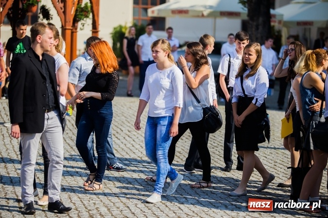 Zdjęcie w galerii na portalu naszraciborz.pl: Zakończenie roku szkolnego CKZiU nr 1 na zamku. Nagroda dla jednego z uczni&oacute;w w konkursie Inkubator szkolnych biznes&oacute;w wiadomości z regionu