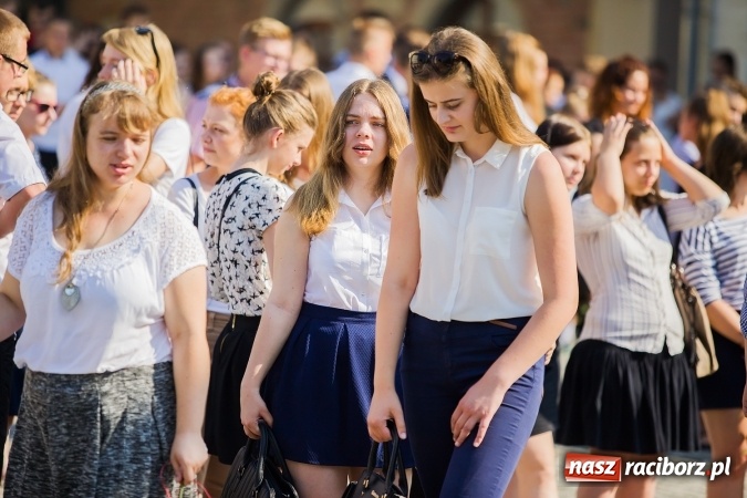 Zdjęcie w galerii na portalu naszraciborz.pl: Zakończenie roku szkolnego CKZiU nr 1 na zamku. Nagroda dla jednego z uczni&oacute;w w konkursie Inkubator szkolnych biznes&oacute;w wiadomości z regionu