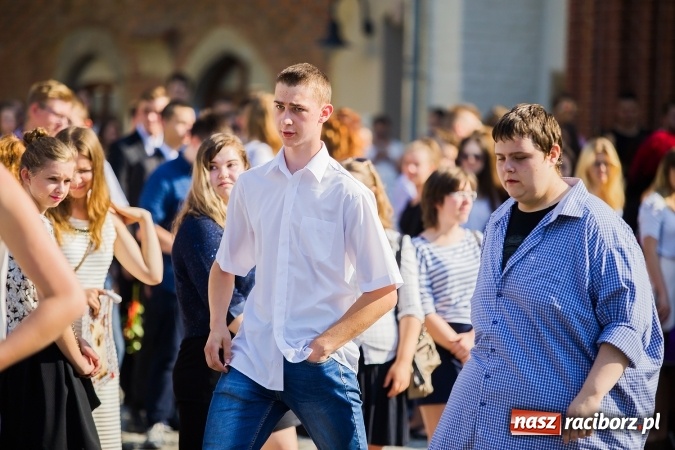 Zdjęcie w galerii na portalu naszraciborz.pl: Zakończenie roku szkolnego CKZiU nr 1 na zamku. Nagroda dla jednego z uczni&oacute;w w konkursie Inkubator szkolnych biznes&oacute;w wiadomości z regionu