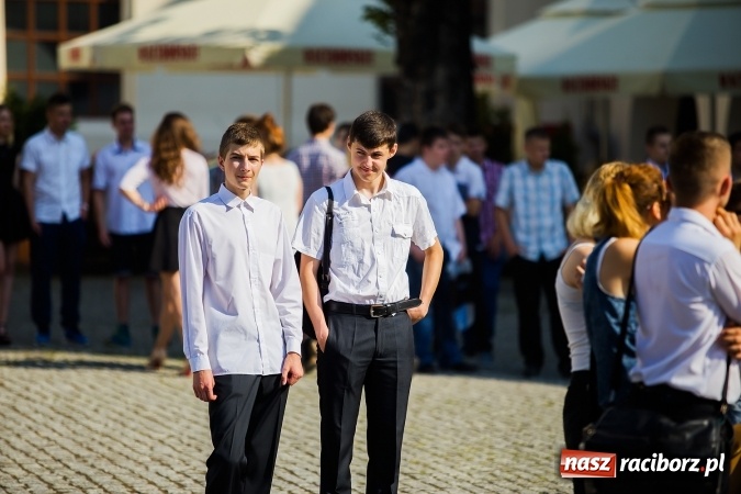 Zdjęcie w galerii na portalu naszraciborz.pl: Zakończenie roku szkolnego CKZiU nr 1 na zamku. Nagroda dla jednego z uczni&oacute;w w konkursie Inkubator szkolnych biznes&oacute;w wiadomości z regionu