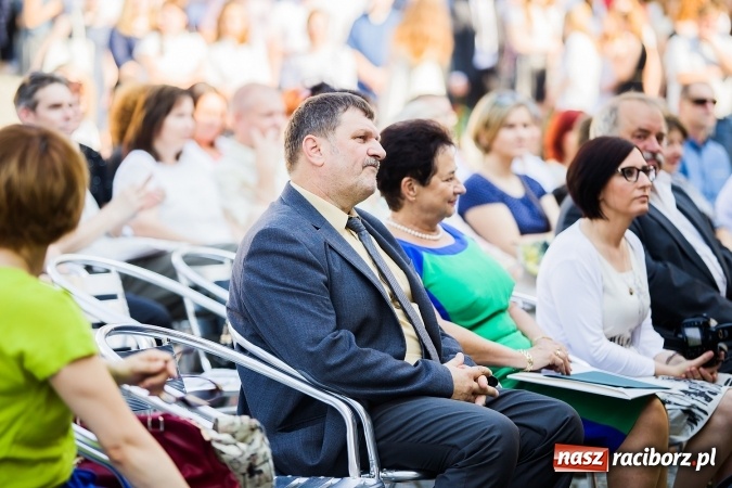 Zdjęcie w galerii na portalu naszraciborz.pl: Zakończenie roku szkolnego CKZiU nr 1 na zamku. Nagroda dla jednego z uczni&oacute;w w konkursie Inkubator szkolnych biznes&oacute;w wiadomości z regionu