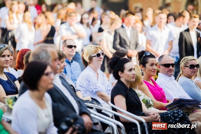 Zdjęcie w galerii na portalu naszraciborz.pl: Zakończenie roku szkolnego CKZiU nr 1 na zamku. Nagroda dla jednego z uczni&oacute;w w konkursie Inkubator szkolnych biznes&oacute;w wiadomości z regionu