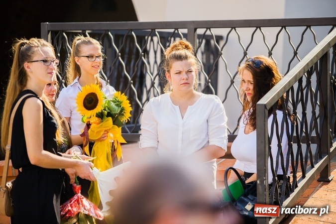 Zdjęcie w galerii na portalu naszraciborz.pl: Zakończenie roku szkolnego CKZiU nr 1 na zamku. Nagroda dla jednego z uczni&oacute;w w konkursie Inkubator szkolnych biznes&oacute;w wiadomości z regionu