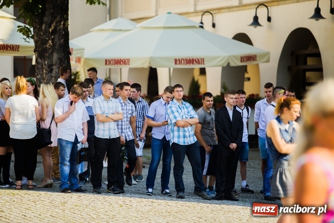 Zdjęcie w galerii na portalu naszraciborz.pl: Zakończenie roku szkolnego CKZiU nr 1 na zamku. Nagroda dla jednego z uczni&oacute;w w konkursie Inkubator szkolnych biznes&oacute;w wiadomości z regionu