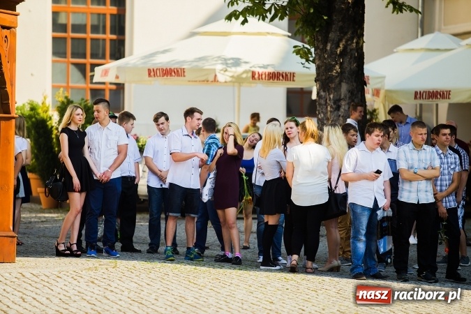 Zdjęcie w galerii na portalu naszraciborz.pl: Zakończenie roku szkolnego CKZiU nr 1 na zamku. Nagroda dla jednego z uczni&oacute;w w konkursie Inkubator szkolnych biznes&oacute;w wiadomości z regionu