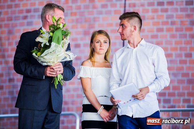 Zdjęcie w galerii na portalu naszraciborz.pl: Zakończenie roku szkolnego CKZiU nr 1 na zamku. Nagroda dla jednego z uczni&oacute;w w konkursie Inkubator szkolnych biznes&oacute;w wiadomości z regionu