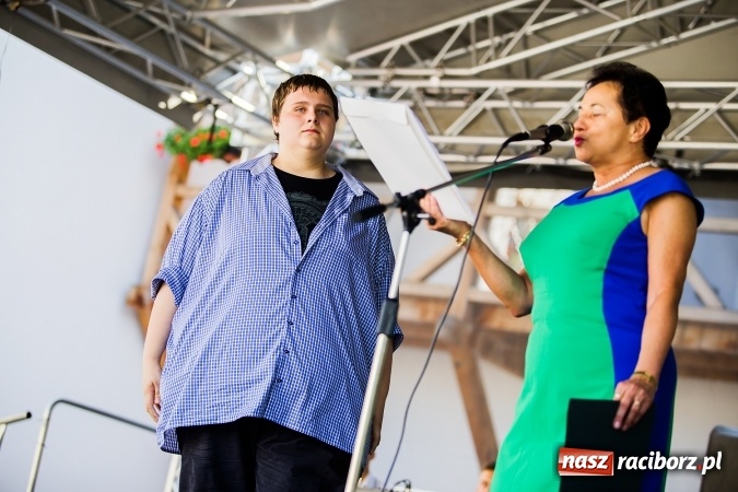 Zdjęcie w galerii na portalu naszraciborz.pl: Zakończenie roku szkolnego CKZiU nr 1 na zamku. Nagroda dla jednego z uczni&oacute;w w konkursie Inkubator szkolnych biznes&oacute;w wiadomości z regionu