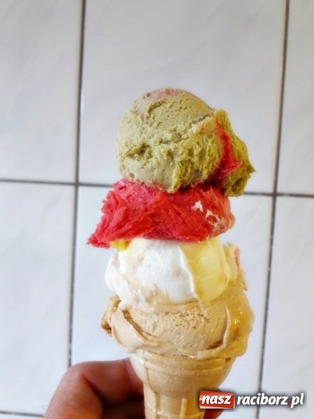 Zdjęcie w galerii na portalu naszraciborz.pl: Lodziarnia pod orzechem – lody naturalnie dobre wiadomości z regionu