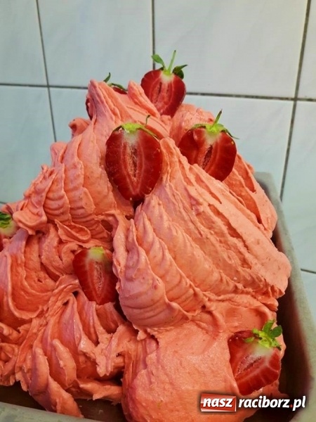 Zdjęcie w galerii na portalu naszraciborz.pl: Lodziarnia pod orzechem – lody naturalnie dobre wiadomości z regionu