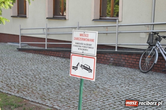 Zdjęcie w galerii na portalu naszraciborz.pl: Starosta przesiadł się do nowego samochodu wiadomości z regionu