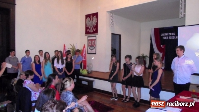 Zdjęcie w galerii na portalu naszraciborz.pl: Pożegnanie klas trzecich w Gimnazjum nr 5  wiadomości z regionu
