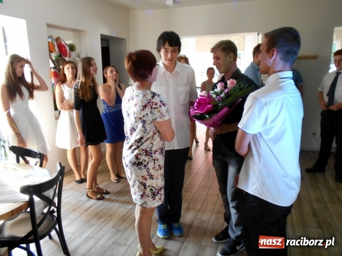 Zdjęcie w galerii na portalu naszraciborz.pl: Pożegnanie klas trzecich w Gimnazjum nr 5  wiadomości z regionu