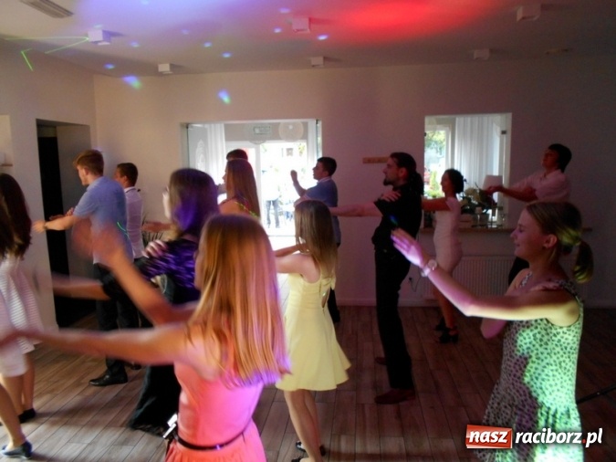 Zdjęcie w galerii na portalu naszraciborz.pl: Pożegnanie klas trzecich w Gimnazjum nr 5  wiadomości z regionu