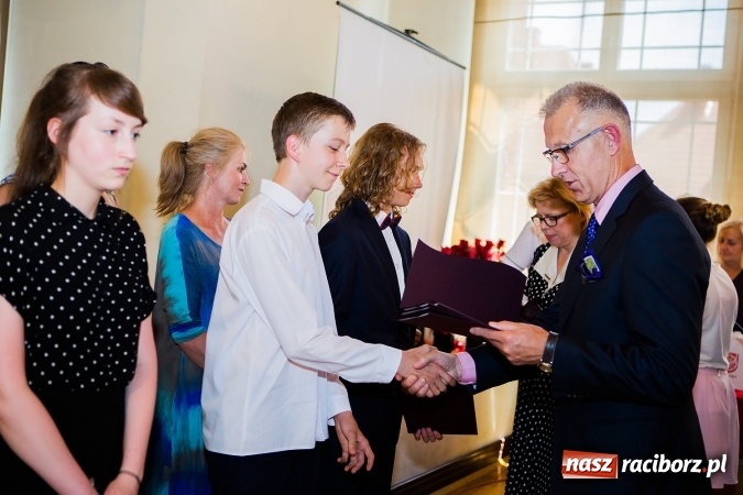 Zdjęcie w galerii na portalu naszraciborz.pl: Miejskie zakończenie roku szkolnego w G5 wiadomości z regionu
