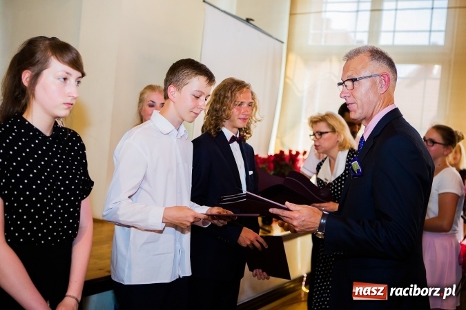 Zdjęcie w galerii na portalu naszraciborz.pl: Miejskie zakończenie roku szkolnego w G5 wiadomości z regionu