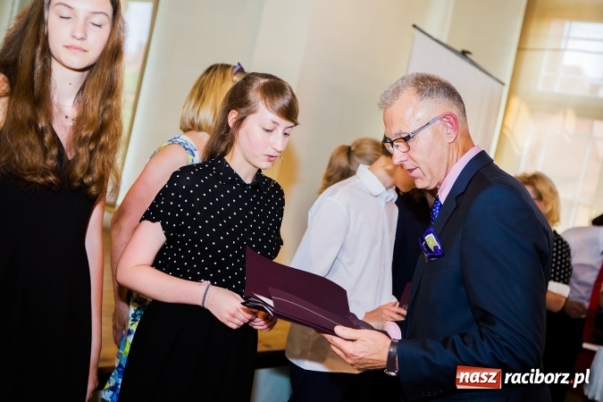 Zdjęcie w galerii na portalu naszraciborz.pl: Miejskie zakończenie roku szkolnego w G5 wiadomości z regionu