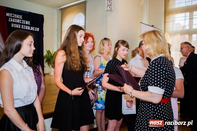 Zdjęcie w galerii na portalu naszraciborz.pl: Miejskie zakończenie roku szkolnego w G5 wiadomości z regionu