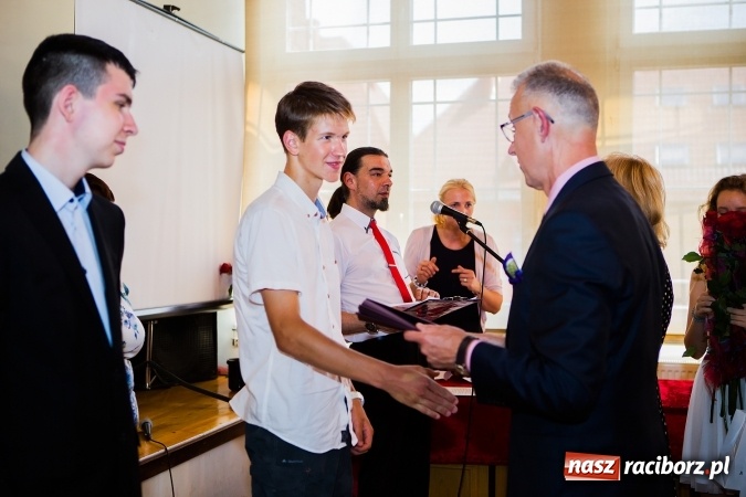 Zdjęcie w galerii na portalu naszraciborz.pl: Miejskie zakończenie roku szkolnego w G5 wiadomości z regionu