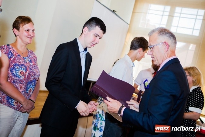 Zdjęcie w galerii na portalu naszraciborz.pl: Miejskie zakończenie roku szkolnego w G5 wiadomości z regionu