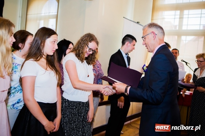 Zdjęcie w galerii na portalu naszraciborz.pl: Miejskie zakończenie roku szkolnego w G5 wiadomości z regionu