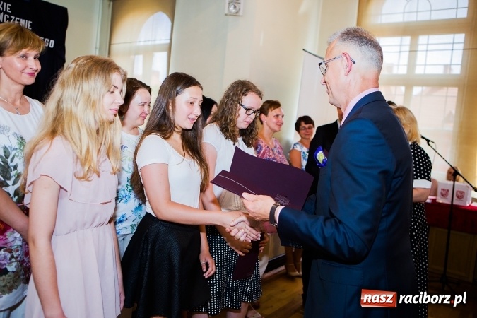 Zdjęcie w galerii na portalu naszraciborz.pl: Miejskie zakończenie roku szkolnego w G5 wiadomości z regionu