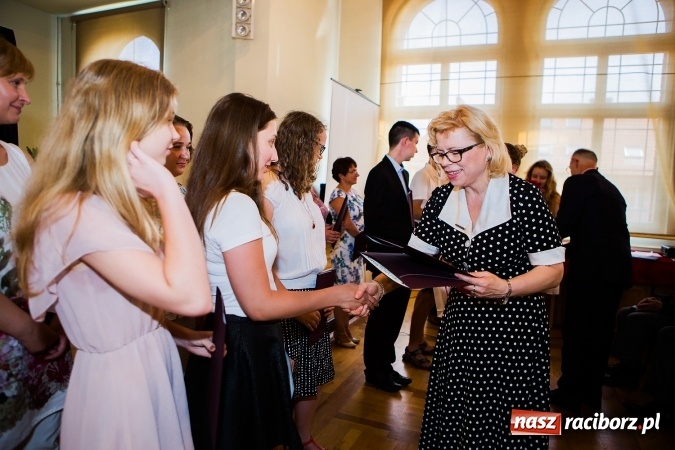 Zdjęcie w galerii na portalu naszraciborz.pl: Miejskie zakończenie roku szkolnego w G5 wiadomości z regionu
