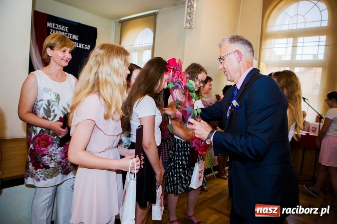 Zdjęcie w galerii na portalu naszraciborz.pl: Miejskie zakończenie roku szkolnego w G5 wiadomości z regionu