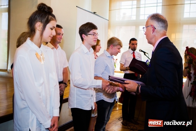 Zdjęcie w galerii na portalu naszraciborz.pl: Miejskie zakończenie roku szkolnego w G5 wiadomości z regionu