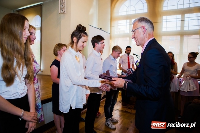 Zdjęcie w galerii na portalu naszraciborz.pl: Miejskie zakończenie roku szkolnego w G5 wiadomości z regionu