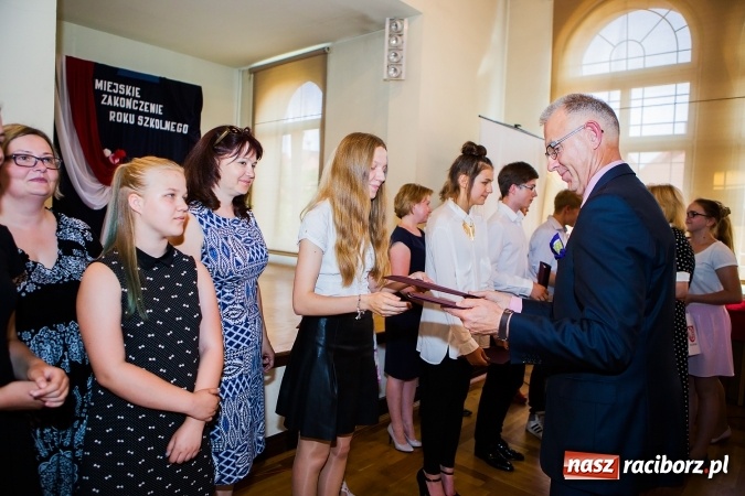 Zdjęcie w galerii na portalu naszraciborz.pl: Miejskie zakończenie roku szkolnego w G5 wiadomości z regionu