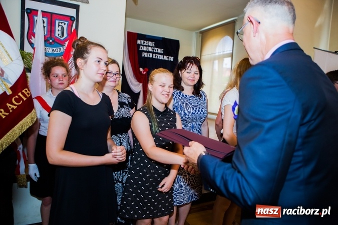 Zdjęcie w galerii na portalu naszraciborz.pl: Miejskie zakończenie roku szkolnego w G5 wiadomości z regionu