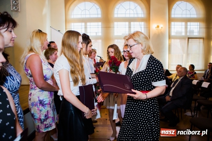 Zdjęcie w galerii na portalu naszraciborz.pl: Miejskie zakończenie roku szkolnego w G5 wiadomości z regionu