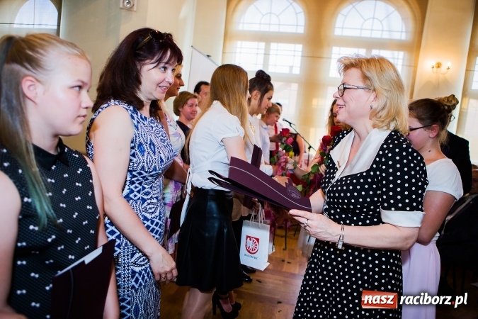 Zdjęcie w galerii na portalu naszraciborz.pl: Miejskie zakończenie roku szkolnego w G5 wiadomości z regionu