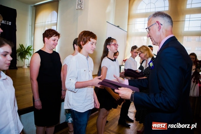 Zdjęcie w galerii na portalu naszraciborz.pl: Miejskie zakończenie roku szkolnego w G5 wiadomości z regionu