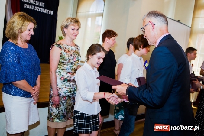 Zdjęcie w galerii na portalu naszraciborz.pl: Miejskie zakończenie roku szkolnego w G5 wiadomości z regionu