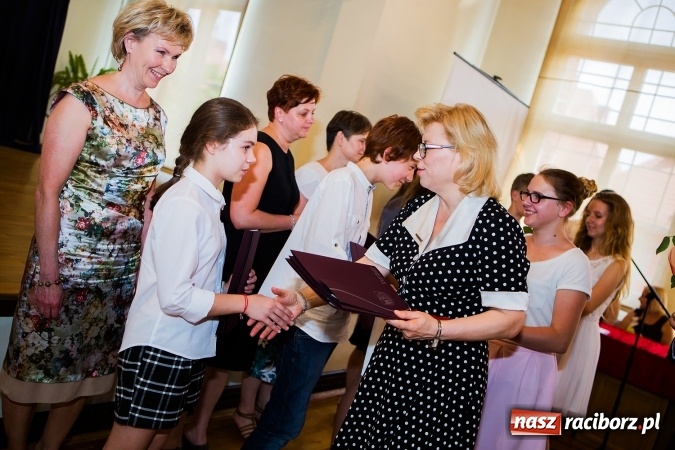 Zdjęcie w galerii na portalu naszraciborz.pl: Miejskie zakończenie roku szkolnego w G5 wiadomości z regionu