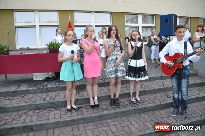 Zdjęcie w galerii na portalu naszraciborz.pl: Uroczyste zakończenie roku szkolnego w Szkole Podstawowej nr 18 im. Książąt Raciborskich wiadomości z regionu