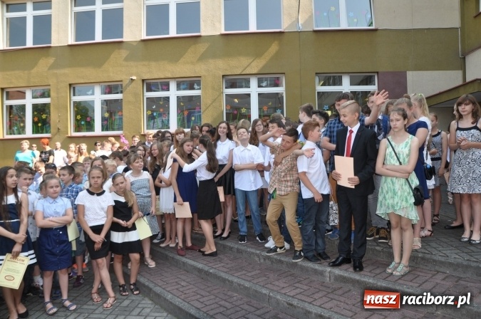 Zdjęcie w galerii na portalu naszraciborz.pl: Uroczyste zakończenie roku szkolnego w Szkole Podstawowej nr 18 im. Książąt Raciborskich wiadomości z regionu