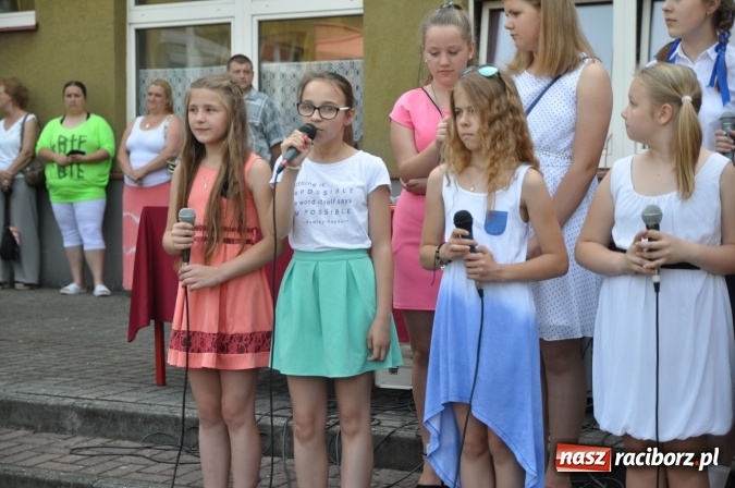 Zdjęcie w galerii na portalu naszraciborz.pl: Uroczyste zakończenie roku szkolnego w Szkole Podstawowej nr 18 im. Książąt Raciborskich wiadomości z regionu